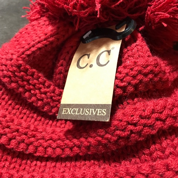 NWT C.C exclusives pom beanie hat - Picture 2 of 7